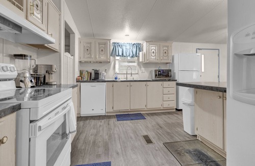Enchanted Oaks House | 1/2 Acre View 1 Min To Water