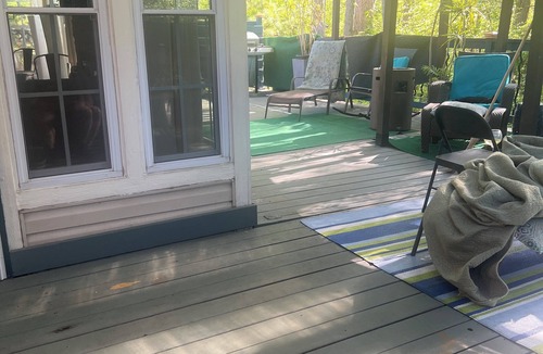 Wayne House | 1/2 hour walk to 500 track, huge outdoor space