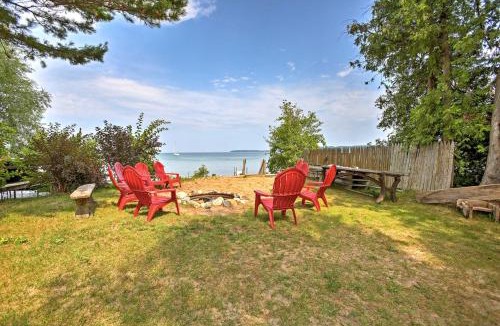 Suttons Bay House | 1/2 Mi to Dtwn Suttons Bay! Lakefront Cottage