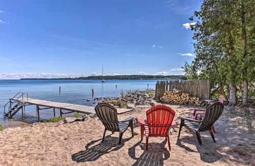 Suttons Bay House | 1/2 Mi to Dtwn! Suttons Bay Cottage w/Fire Pit