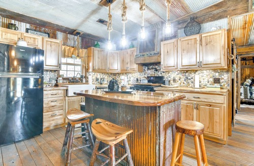Shell Knob Cabin | 1/2-Mi to Lake: Cabin on 43 Acres in Shell Knob!