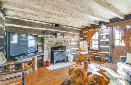 Shell Knob House | 1/2-Mi to Lake: Cabin on 43 Acres in Shell Knob!