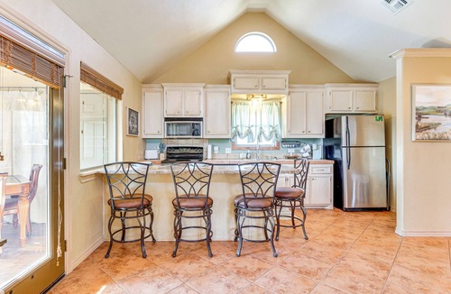 Medicine Park Cottage | 1/2 Mi to Lake Lawtonka: Mtn-view Haven!