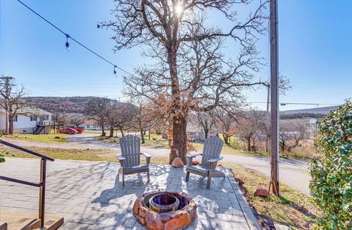 Medicine Park Cottage | 1/2 Mi to Lake Lawtonka: Mtn-view Haven!