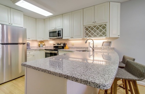 Heron Harbour Isle Condo | 1/2 Mi to Ocean City Beach! Poolside Retreat