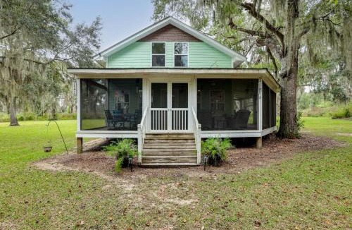 Valona House | 1/2 Mi to Sapelo River: Family Home w/Large Yard