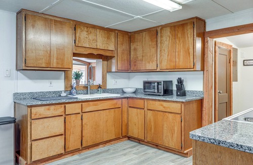 Mammoth Spring Cabin | 1/2 Mi to State Park! Riverfront Ozarks Retreat