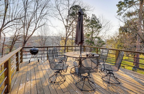 Mammoth Spring Cabin | 1/2 Mi to State Park! Riverfront Ozarks Retreat