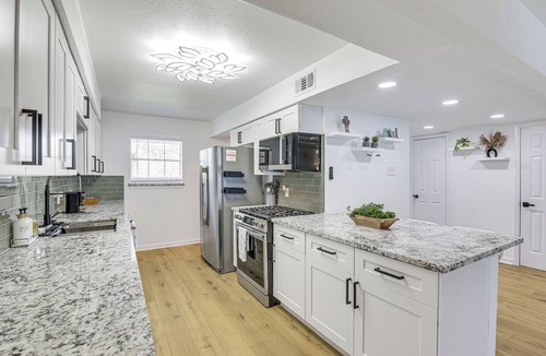 La Porte House | 1/2 Mi to Sylvan Beach Park! Chic Townhome w/Yard