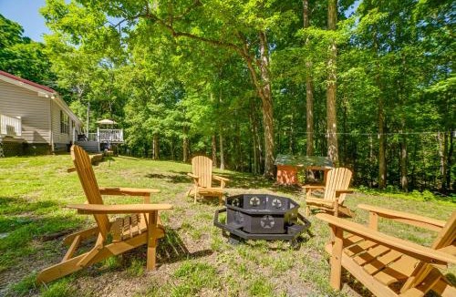 Kuttawa House | 1/2 Mile to Eureka Boat Ramp on Lake Barkley!