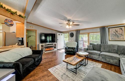 Kuttawa House | 1/2 Mile to Eureka Boat Ramp on Lake Barkley!