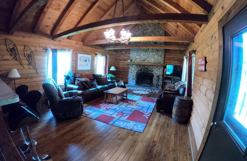 Ellicottville Cabin | 1/2 mile to EVL, Lake, HOT TUB, Pets welcome