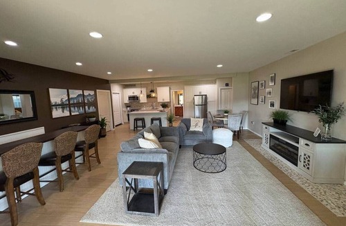 Colbert House | 1, 2 or 3 rooms|Couples Retreat|Riverfront|Firepit