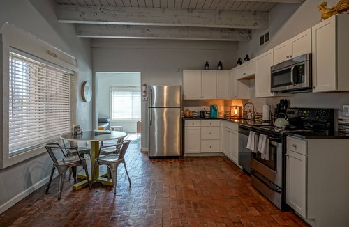 West Old Town Apartment | #1: 2bd/2ba, Walk to Old Town, AC/laundry/King bed