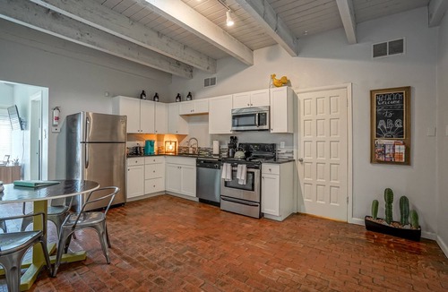 West Old Town Apartment | #1: 2bd/2ba, Walk to Old Town, AC/laundry/King bed