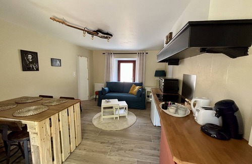 Ledergues Apartment | 1/4-person gîte with swimming pool, pétanque and music room (Aveyron)