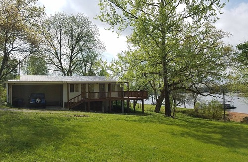 Cassville House | 1,400 sf Lakefront Home with Nearby Boat Ramp & Marina
