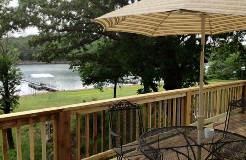 Cassville House | 1,400 sf Lakefront Home with Nearby Boat Ramp & Marina