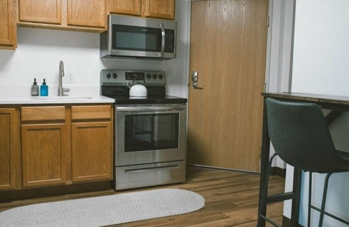 East Hillside Apartment | 1.5 Blocks from the Lakewalk, Near Restaurants and Brews