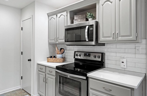 Columbia House | 1.5 Miles to Mizzou! ~ Spacious & Updated Home~