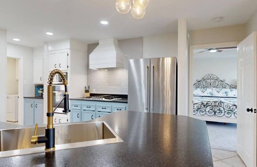Glenhaven House | 1.5 Miles to TAMU, by Restaurant Row, Shuffleboard, Extra Space Inside and Out!