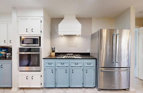 Glenhaven House | 1.5 Miles to TAMU, by Restaurant Row, Shuffleboard, Extra Space Inside and Out!