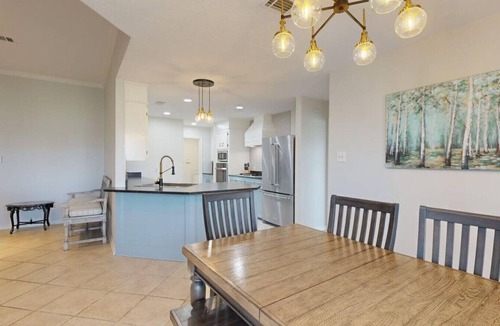 Glenhaven House | 1.5 Miles to TAMU, by Restaurant Row, Shuffleboard, Extra Space Inside and Out!