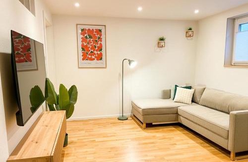 Flintsbach A. Inn Apartment | 1,5-Zimmer, Top ausgestattet, 4 Pers, Souterrain, Self Check-in, Parkplatz, Netflix & Amazon Prime