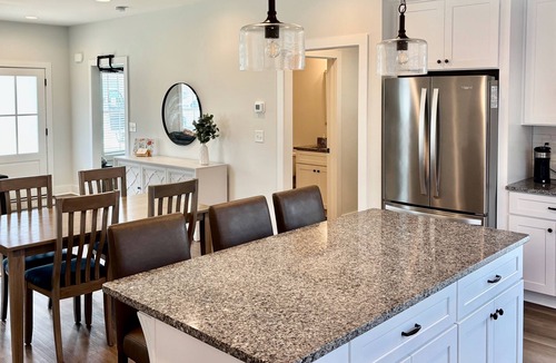 Auburn House | 1.6 MILES FROM JORDAN-HARE!
