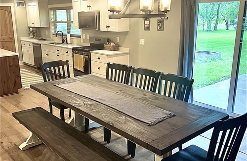 Morris House | 1 Acre newly remodeled Coal City home