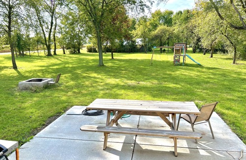 Morris House | 1 Acre newly remodeled Coal City home