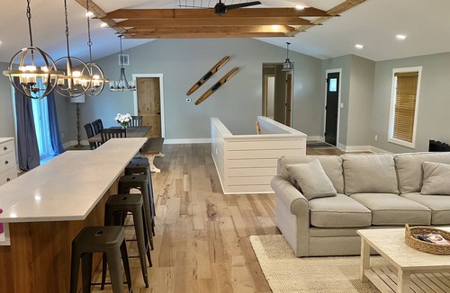 Morris House | 1 Acre newly remodeled Coal City home