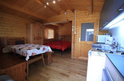 Camaret-sur-Aigues Ski Chalet | 1 Apartment type chalet. Fully equipped, air conditioned with pool. Private