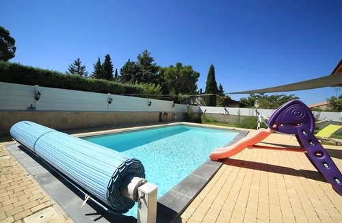 Camaret-sur-Aigues Ski Chalet | 1 Apartment type chalet. Fully equipped, air conditioned with pool. Private