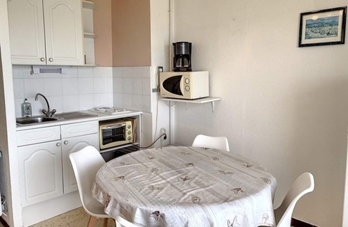 Balaruc-les-Bains Apartment | 1* Apartment in Balaruc, pets allowed