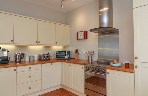 Stoke Fleming Cottage | 1 BAILEY'S COTTAGE, pet friendly in Stoke Fleming