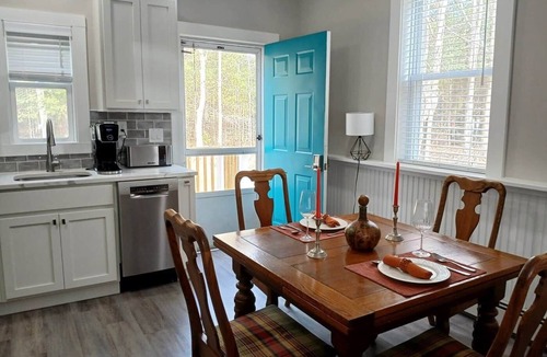 Mashpee Apartment | 1-bd Sandwich apartment in duplex w/AC,WiFi,Porch