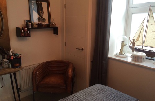 Shadwell Apartment | 1 BD Split Level Old Pub Conversion Tower Bridge
