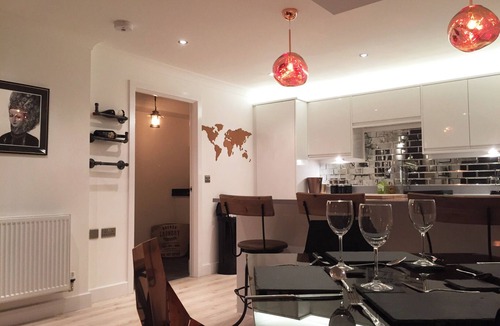 Shadwell Apartment | 1 BD Split Level Old Pub Conversion Tower Bridge