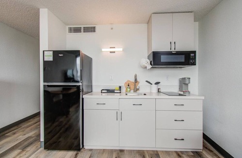 Greenway Plaza-Upper Kirby Apartment | 1 Bd Studio Apt|Pool|Gym|Game Room|City Views