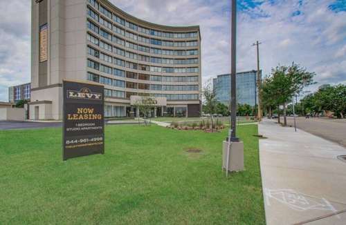 Greenway Plaza-Upper Kirby Apartment | 1 Bd Studio Apt|Pool|Gym|Game Room|City Views