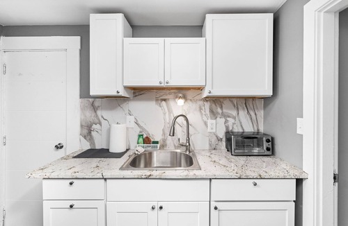 New Castle Apartment | 1 Bdr Apt in New Castle Perfect for Gen Con!