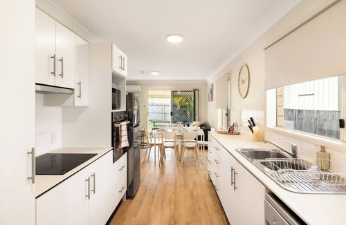 Acacia Ridge Apartment | 1 Bdr Apt! Private Garden! Covered Parking! 12BS1