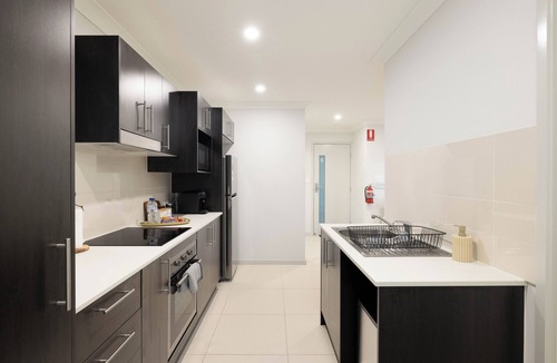 Rocklea Apartment | 1 Bdr Apt w/AC & Kitchen | Parking | 335AF1