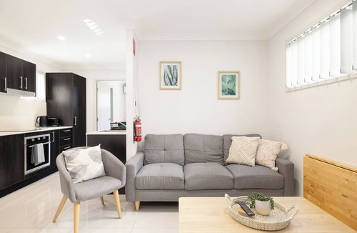 Rocklea Apartment | 1 Bdr Apt w/AC | Kitchen | Parking | 331F1