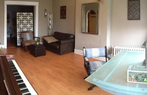 Queens Apartment | 1 BDRM APT, 15 MINS FROM MANHATTAN