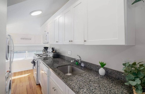 Foxcroft Square Apartment | 1 Bdrm Apt for Perfect Lil Getaway w/Free Parking