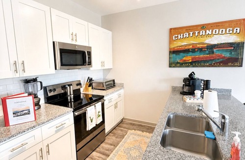 Downtown Chattanooga Condo | 1-bdrm condo downtown along the Tennessee River with pool & gym access