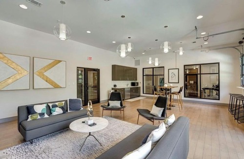 Downtown Chattanooga Condo | 1-bdrm condo downtown along the Tennessee River with pool & gym access