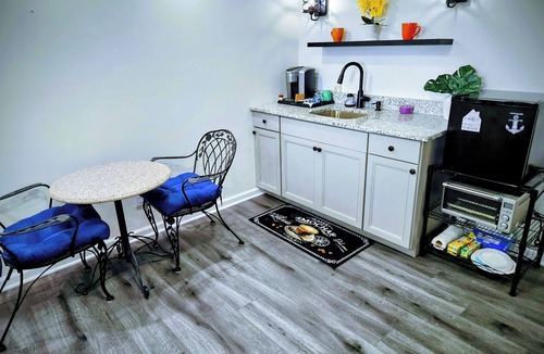 Nashville House | 1 bdrm Modern Oasis near everything.